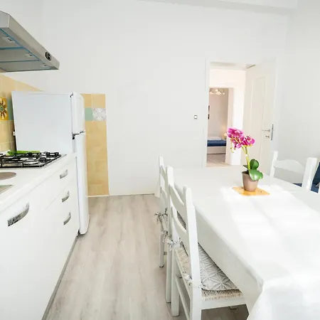 Libeccio A 300m Dalla